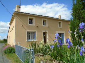 Gîte Saint-Martin-de-Lerm, 4 pièces, 4 personnes - FR-1-440-34